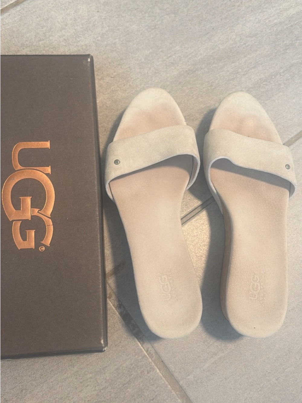 UGG W Basil Women's Sandals in White